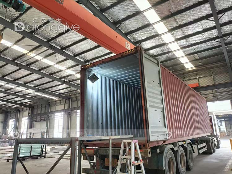 再啟航,第二批高品質公交車站臺成功發往俄羅斯圖一